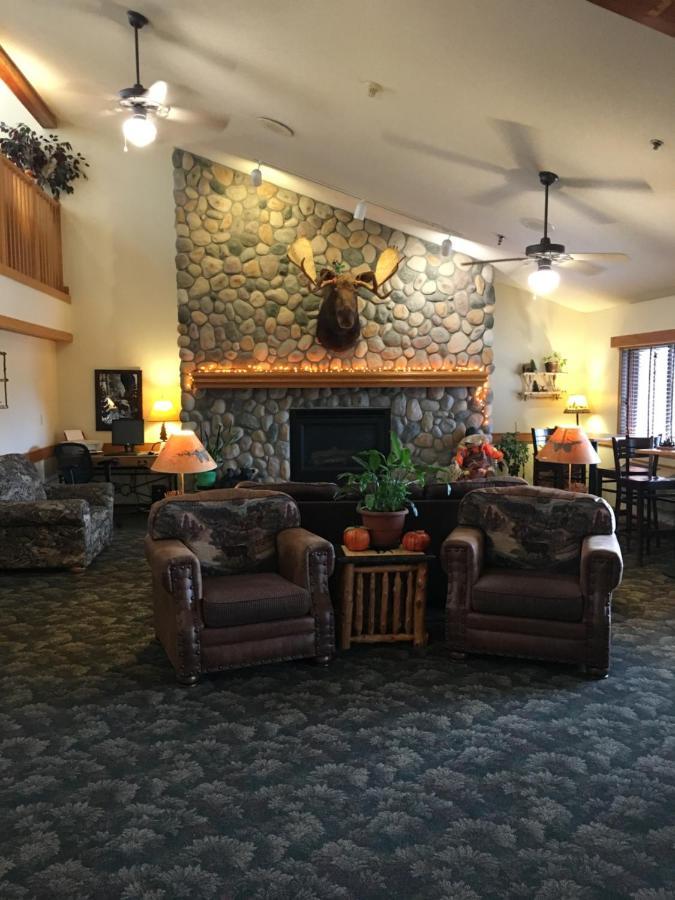 Moose Lake Lodge & Suites Luaran gambar