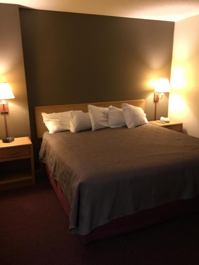Moose Lake Lodge & Suites Luaran gambar