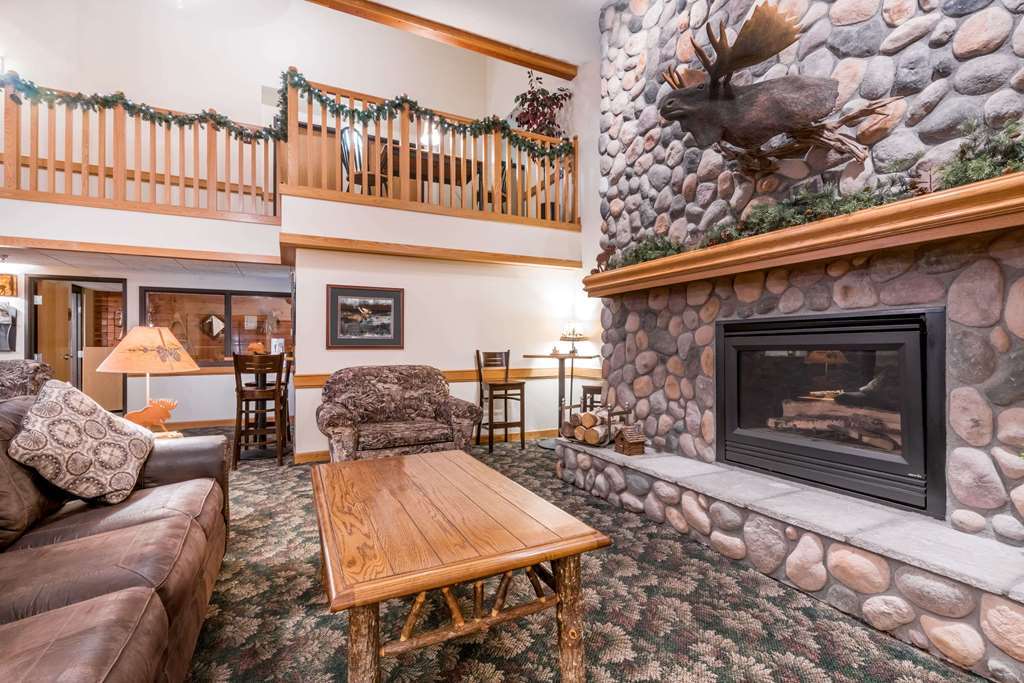 Moose Lake Lodge & Suites Dalaman gambar
