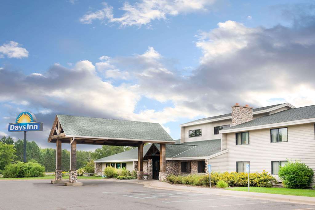 Moose Lake Lodge & Suites Luaran gambar