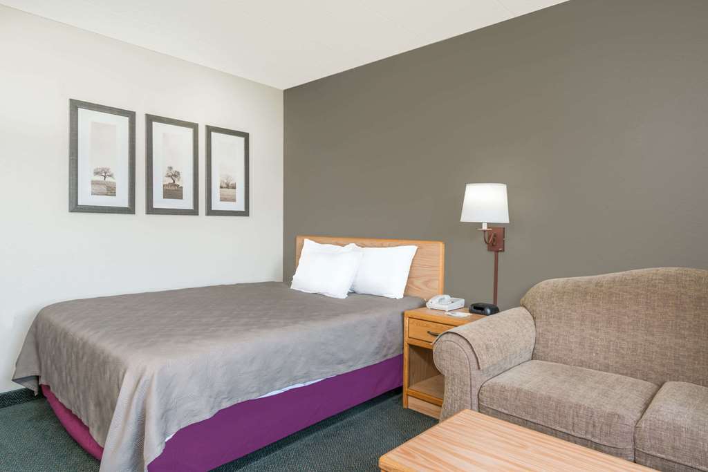 Moose Lake Lodge & Suites Bilik gambar