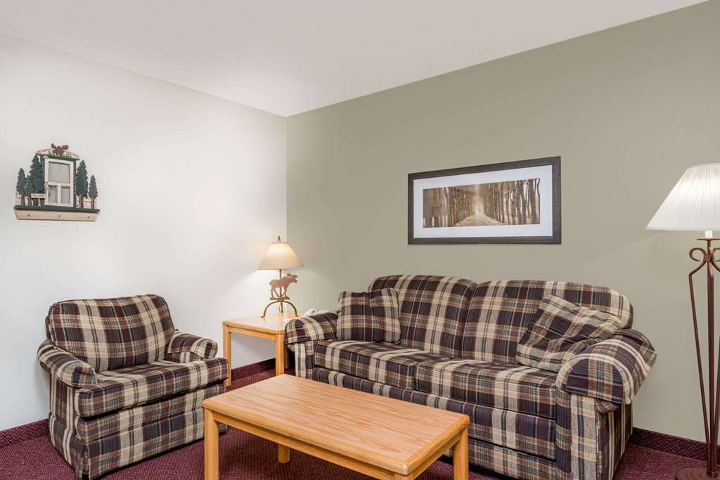 Moose Lake Lodge & Suites Bilik gambar