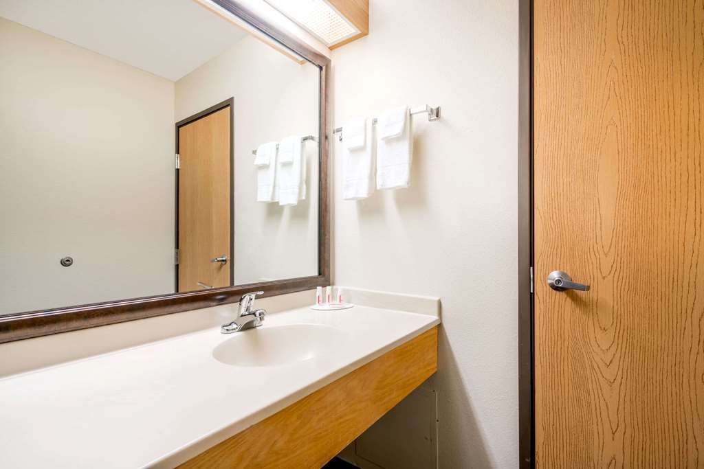 Moose Lake Lodge & Suites Bilik gambar