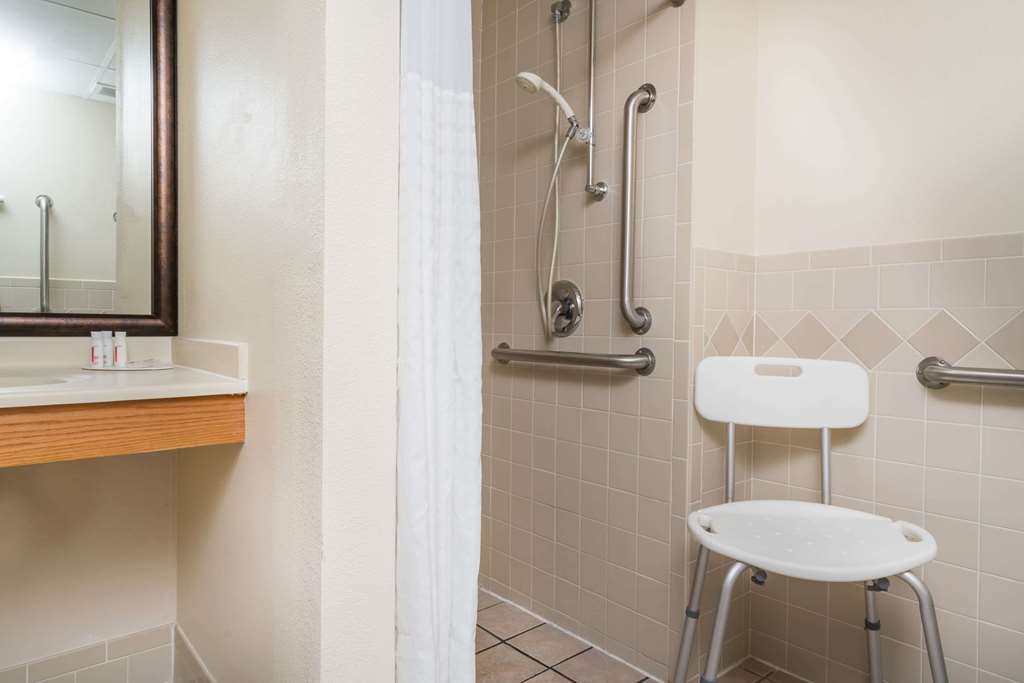Moose Lake Lodge & Suites Bilik gambar