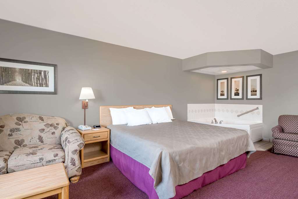Moose Lake Lodge & Suites Bilik gambar